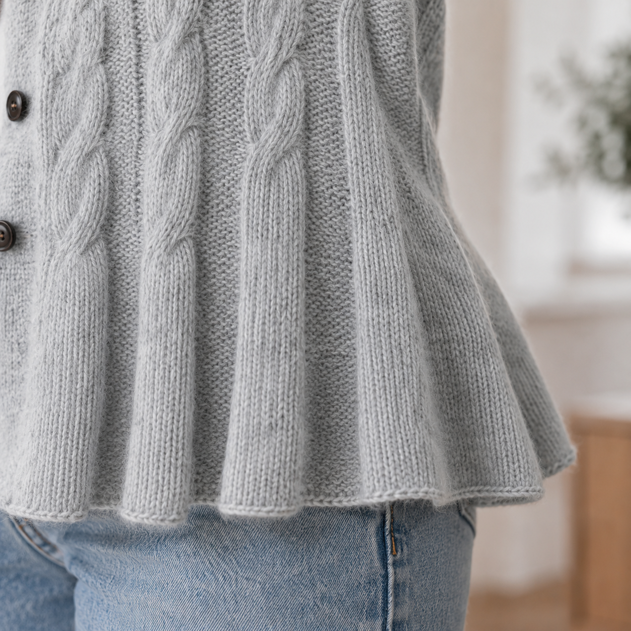 Vest Mila – Cardigan met peplumzoom